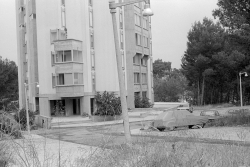 http://www.raymondeapril.com/files/gimgs/th-188_Amitiés_546-0009_building au Portugal_web800.jpg